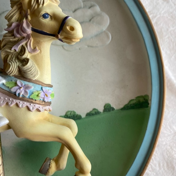 5th PLATE VINTAGE 1994 ‘FLIGHT OF FANCY’ of the CAROUSEL DAYDREAMS COLLECTION - Picture 7 of 9